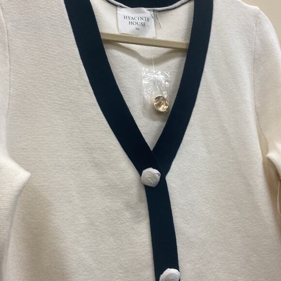 Hyacinth House Elizabeth knit XXL White and Black Cardigan Dress - Picture 7 of 10